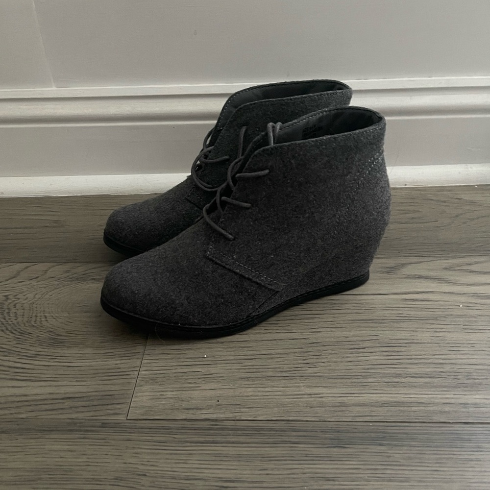 Dress shoes